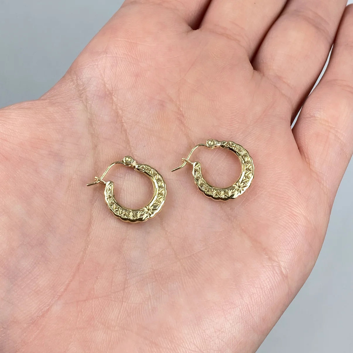 10K Yellow Gold Circle Hoop Earring 0.6inches