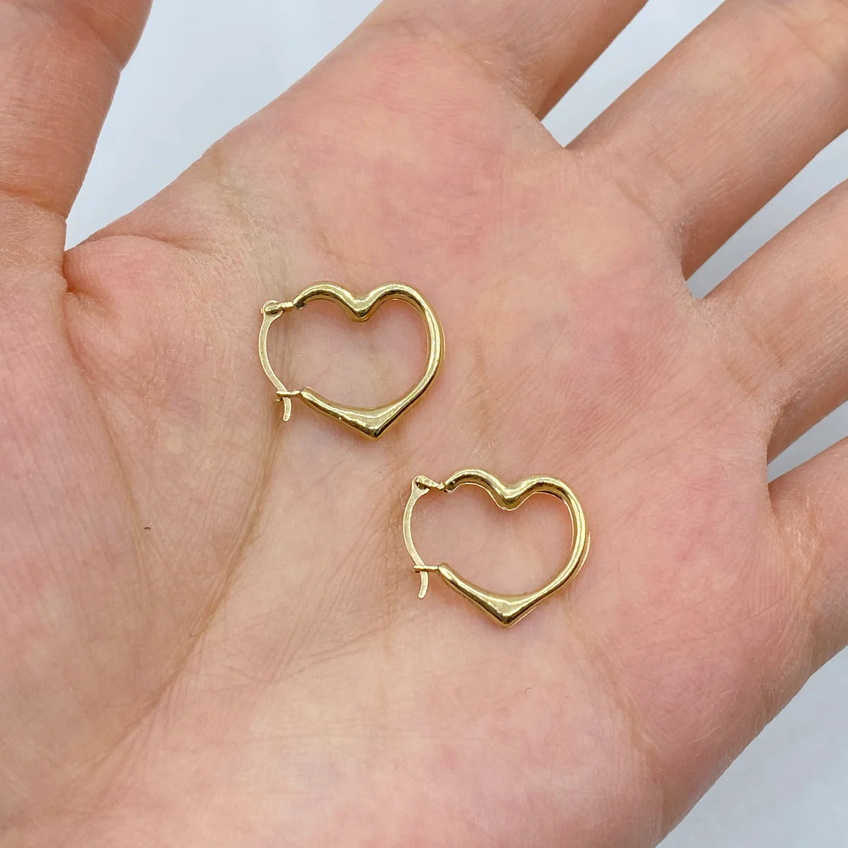 14K Yellow Gold Heart Hoop Earrings 13.7mm